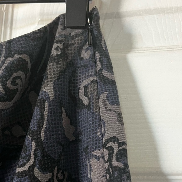 Tahari Gray Patterned Skirt - Picture 4 of 5